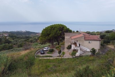 Villa indipendente su due livelli con splendida vista mare