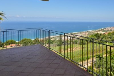 Удобный апартамент с видом на море  в панорамной зоне