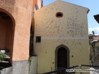 Independent house on 2 levels in the old town of S.Domenica Talao