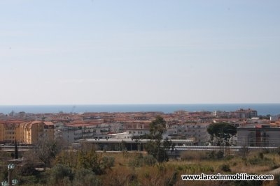 Large apartment with terrace in a panoramic area