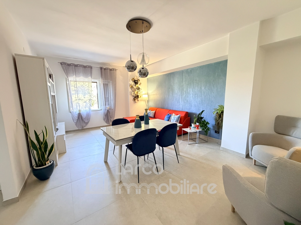 Elegante appartamento ristrutturato nel cuore di Scalea Elegante appartamento ristrutturato nel cuore di Scalea
