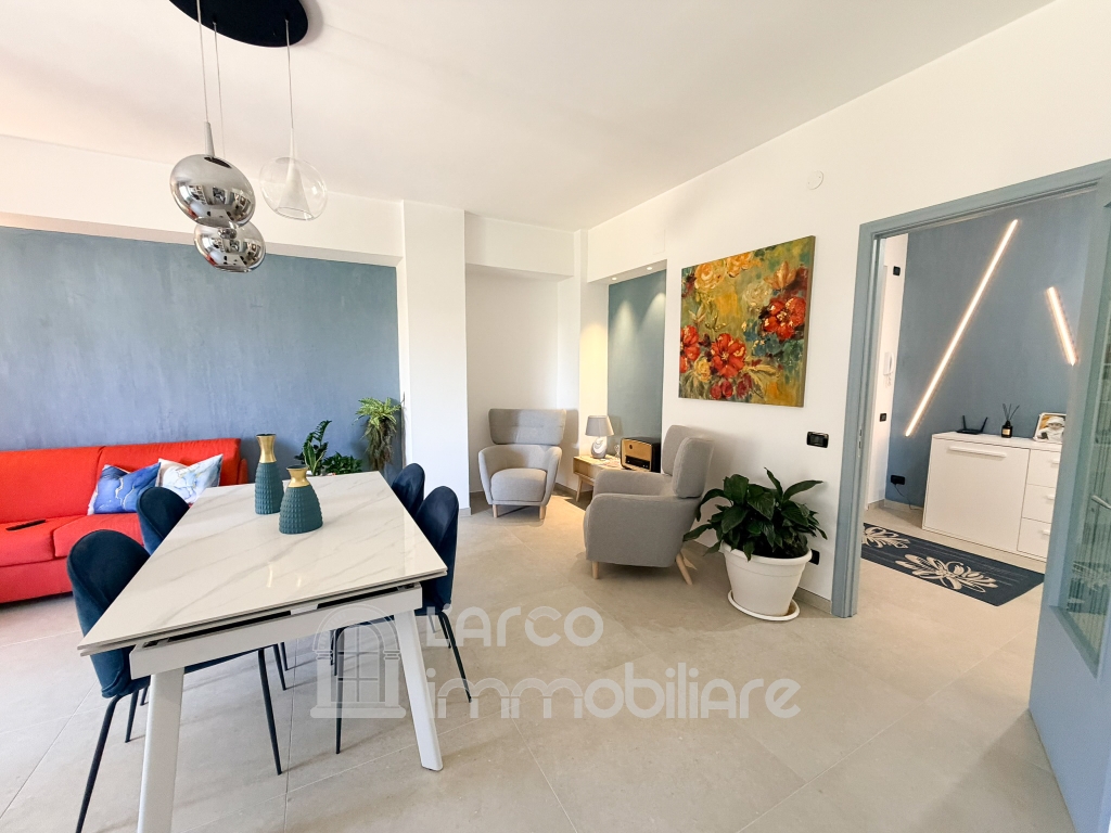 Elegante appartamento ristrutturato nel cuore di Scalea Elegante appartamento ristrutturato nel cuore di Scalea