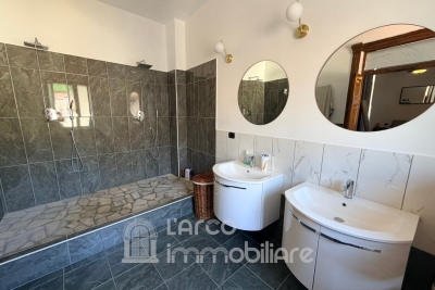 Casa su due livelli con terrazzo panoramico e splendida vista mare