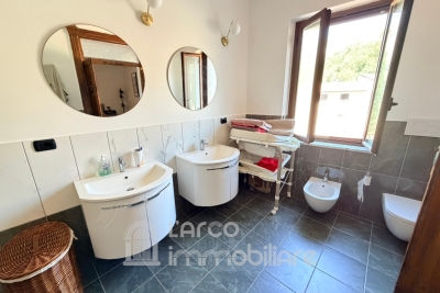 Casa su due livelli con terrazzo panoramico e splendida vista mare