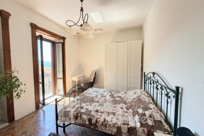 Casa su due livelli con terrazzo panoramico e splendida vista mare
