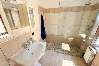 Casa su due livelli con terrazzo panoramico e splendida vista mare