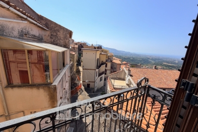Casa su due livelli con terrazzo panoramico e splendida vista mare