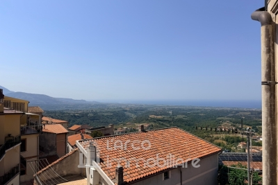 Casa su due livelli con terrazzo panoramico e splendida vista mare