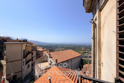 Casa su due livelli con terrazzo panoramico e splendida vista mare