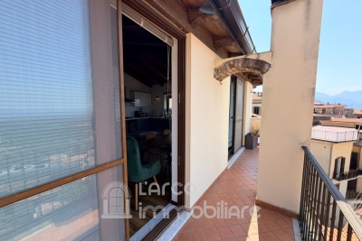 Casa su due livelli con terrazzo panoramico e splendida vista mare