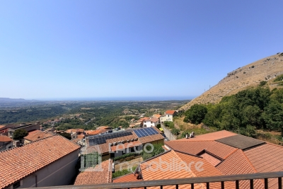 Casa su due livelli con terrazzo panoramico e splendida vista mare