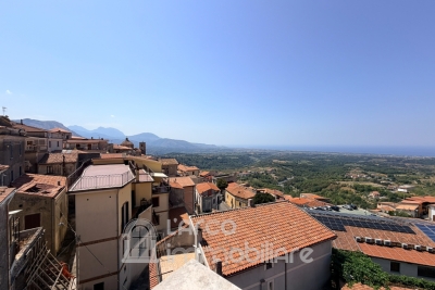 Casa su due livelli con terrazzo panoramico e splendida vista mare