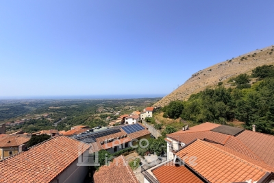 Casa su due livelli con terrazzo panoramico e splendida vista mare