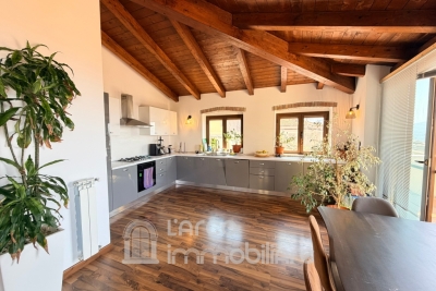 Casa su due livelli con terrazzo panoramico e splendida vista mare