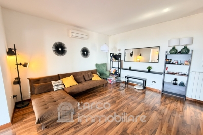 Casa su due livelli con terrazzo panoramico e splendida vista mare