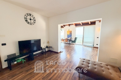 Casa su due livelli con terrazzo panoramico e splendida vista mare