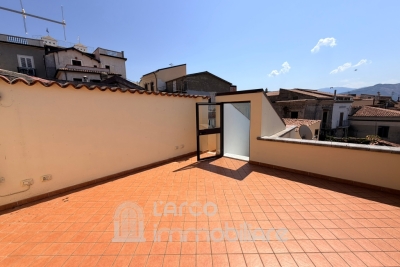 Casa su due livelli con terrazzo panoramico e splendida vista mare