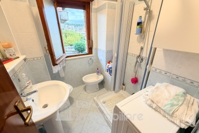 Trilocale in zona centrale con cantina