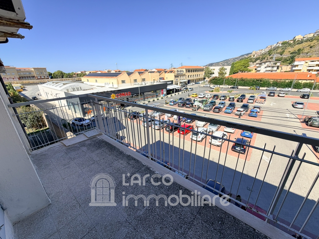 Ampio Appartamento con balconi e cantina in vendita a Cetraro Ampio Appartamento con balconi e cantina in vendita a Cetraro