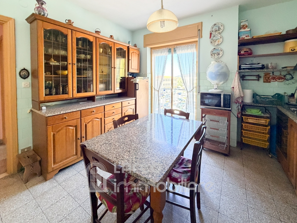 Ampio Appartamento con balconi e cantina in vendita a Cetraro Ampio Appartamento con balconi e cantina in vendita a Cetraro