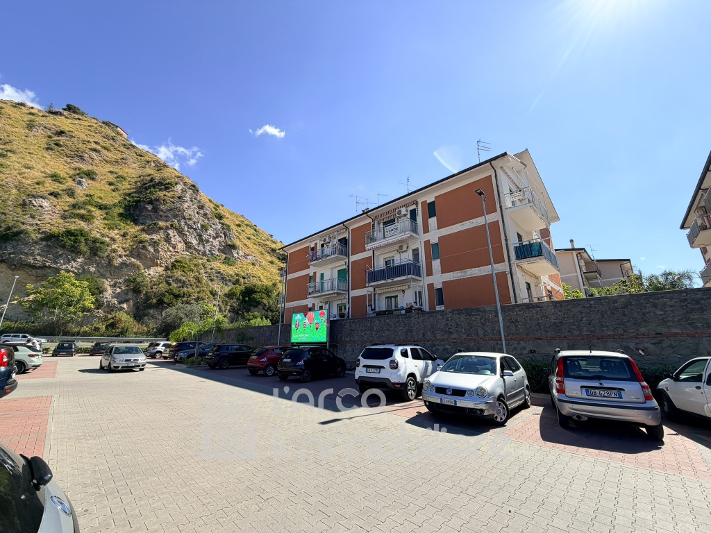 Ampio Appartamento con balconi e cantina in vendita a Cetraro Ampio Appartamento con balconi e cantina in vendita a Cetraro