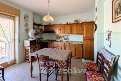 Ampio Appartamento con balconi e cantina in vendita a Cetraro