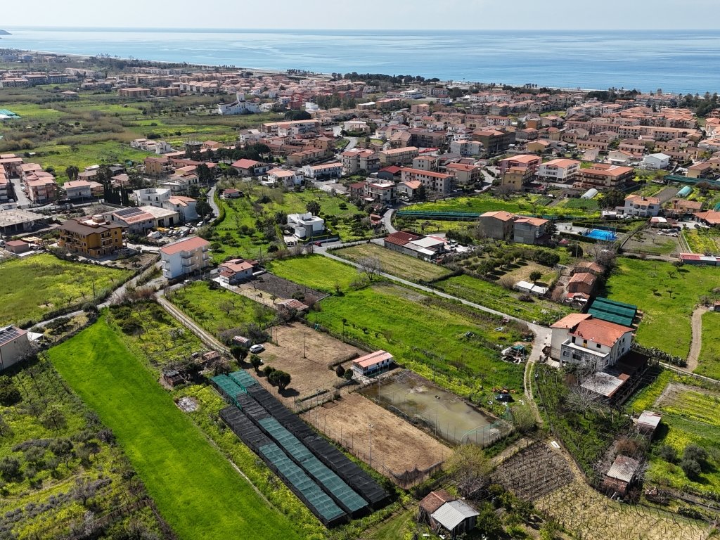 Terreno edificabile in zona a forte espansione turistico -residenziale Terreno edificabile in zona a forte espansione turistico -residenziale