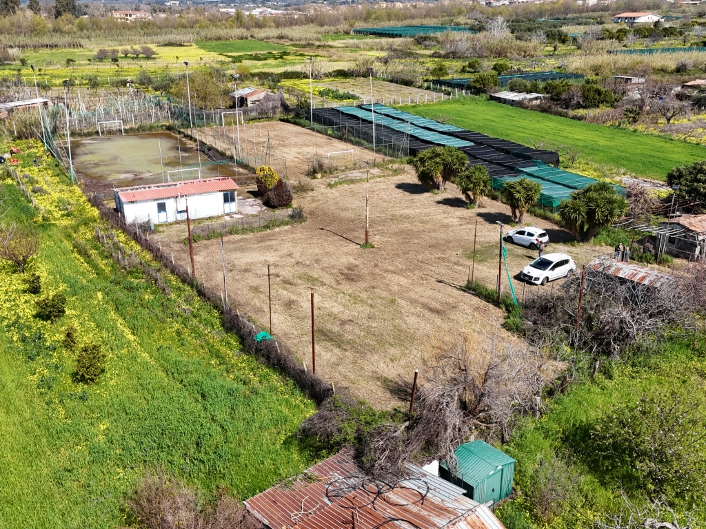 Terreno edificabile in zona a forte espansione turistico -residenziale Terreno edificabile in zona a forte espansione turistico -residenziale