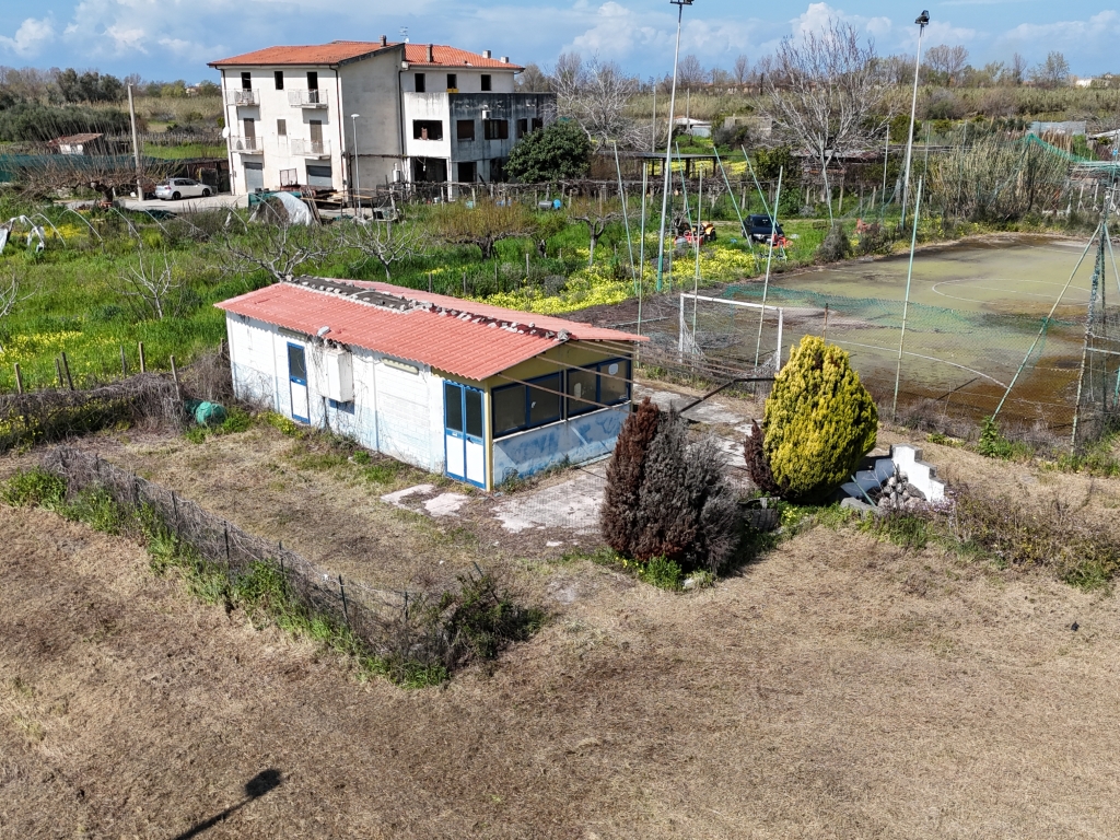 Terreno edificabile in zona a forte espansione turistico -residenziale Terreno edificabile in zona a forte espansione turistico -residenziale