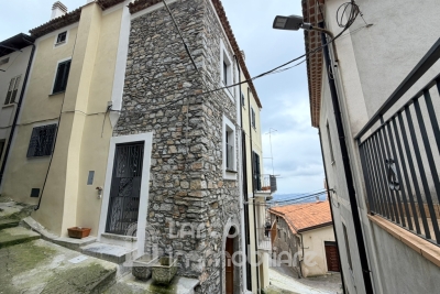 Appartamento nel centro storico con vista mare – Santa Domenica Talao