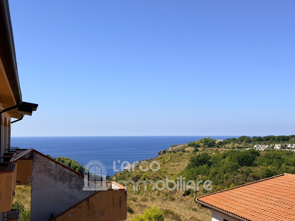 Comodo monolocale con splendida vista mare ad uso investimento Comodo monolocale con splendida vista mare ad uso investimento