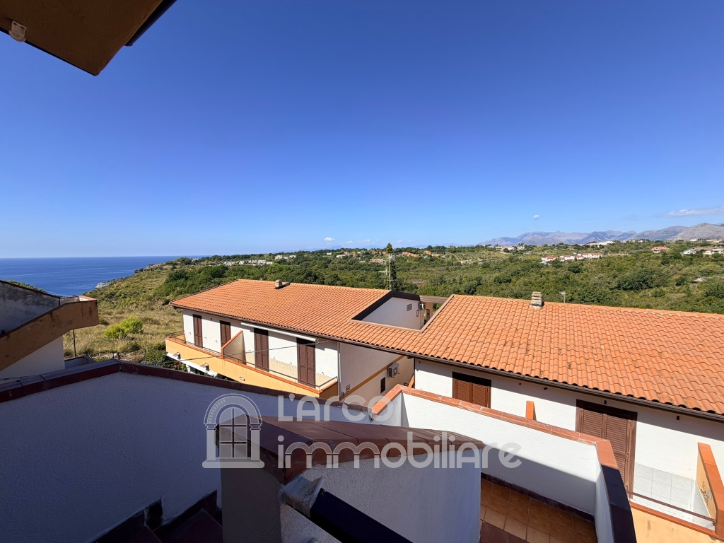 Comodo monolocale con splendida vista mare ad uso investimento Comodo monolocale con splendida vista mare ad uso investimento