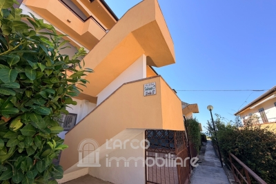 Comodo monolocale con splendida vista mare ad uso investimento