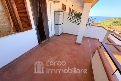 Comodo monolocale con splendida vista mare ad uso investimento