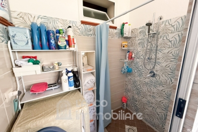 Trilocale ristrutturato con ampia corte esterna attrezzata