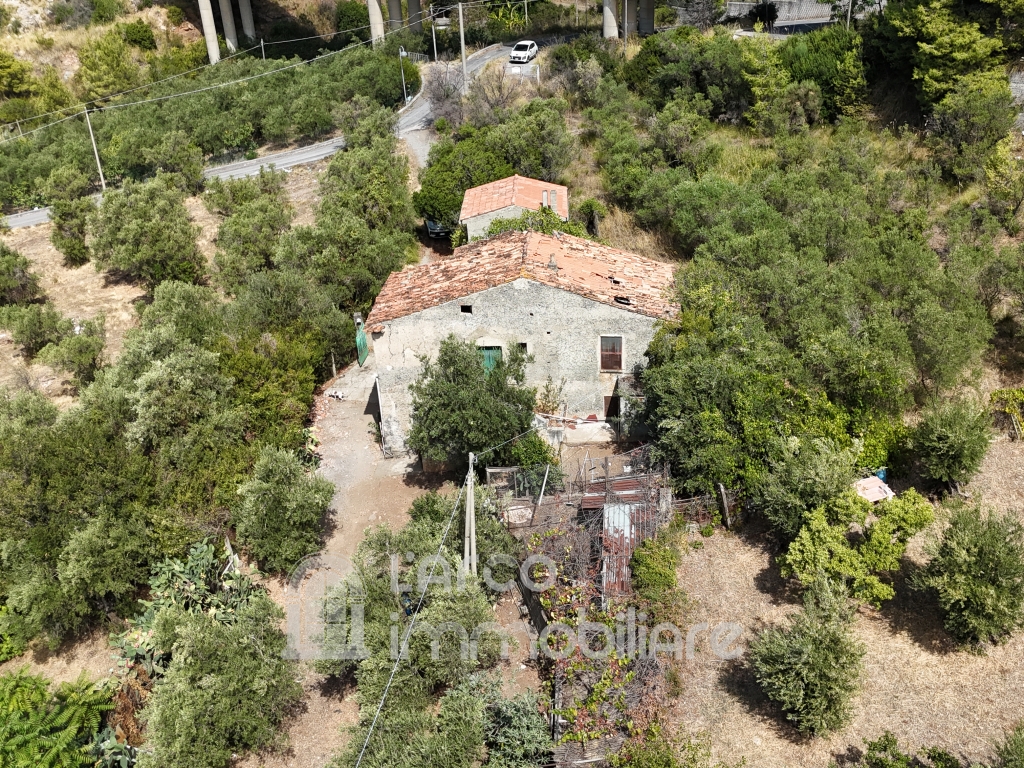 Terreno edificabile con rudere Terreno edificabile con rudere