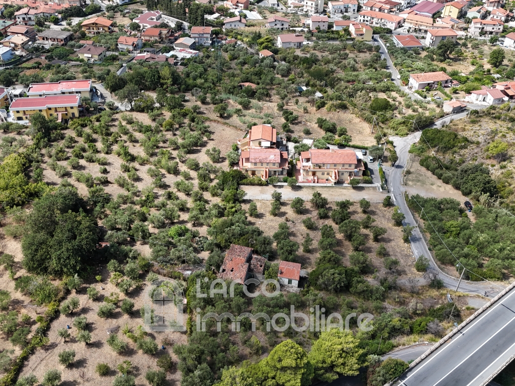 Terreno edificabile con rudere Terreno edificabile con rudere