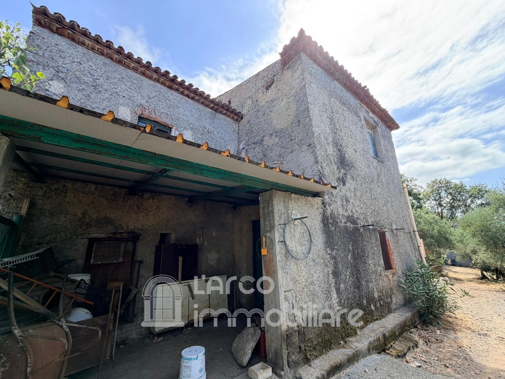 Terreno edificabile con rudere Terreno edificabile con rudere