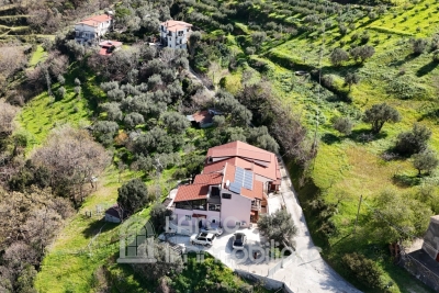 Casa indipendente con terreno e vista mare