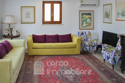 Casa indipendente con terreno e vista mare