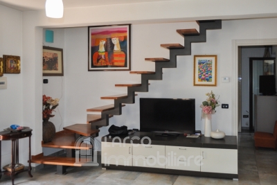 Casa indipendente con terreno e vista mare