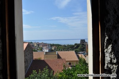 Four-levels house with sea view terrace in the old town 