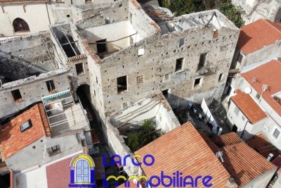 Historic building on 4 levels in the old town of Scalea