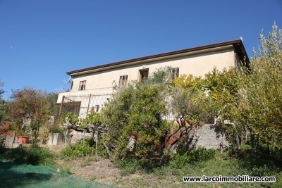 Independent house on two levels with land