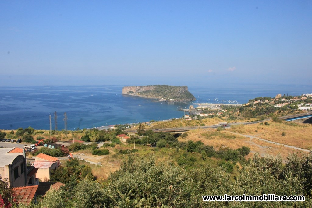 Detached-house with stunning view over the sea