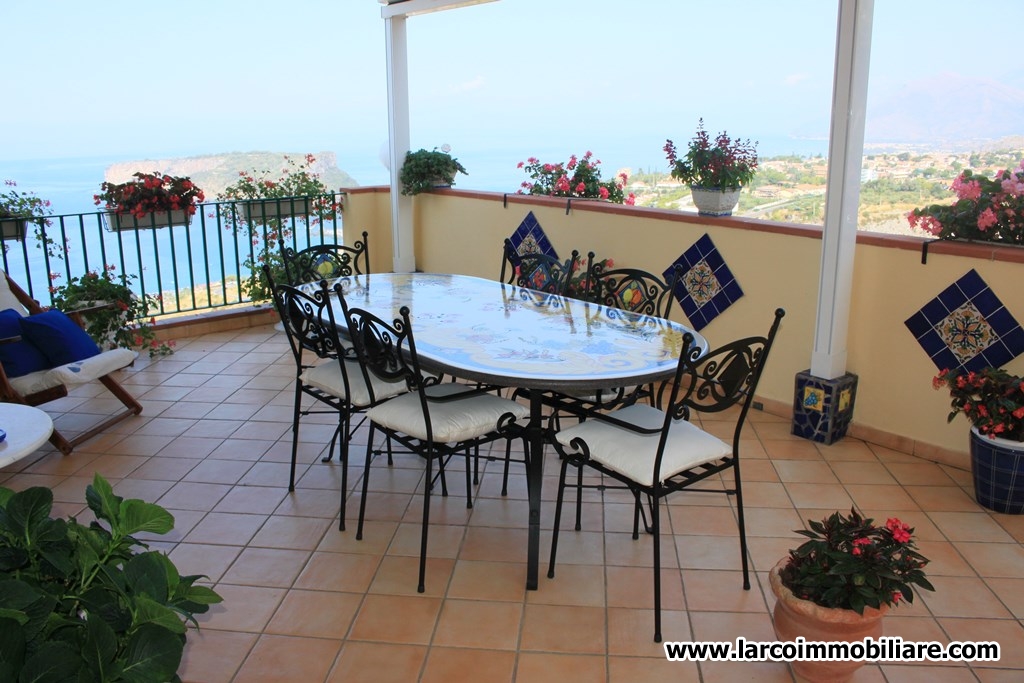 Detached-house with stunning view over the sea