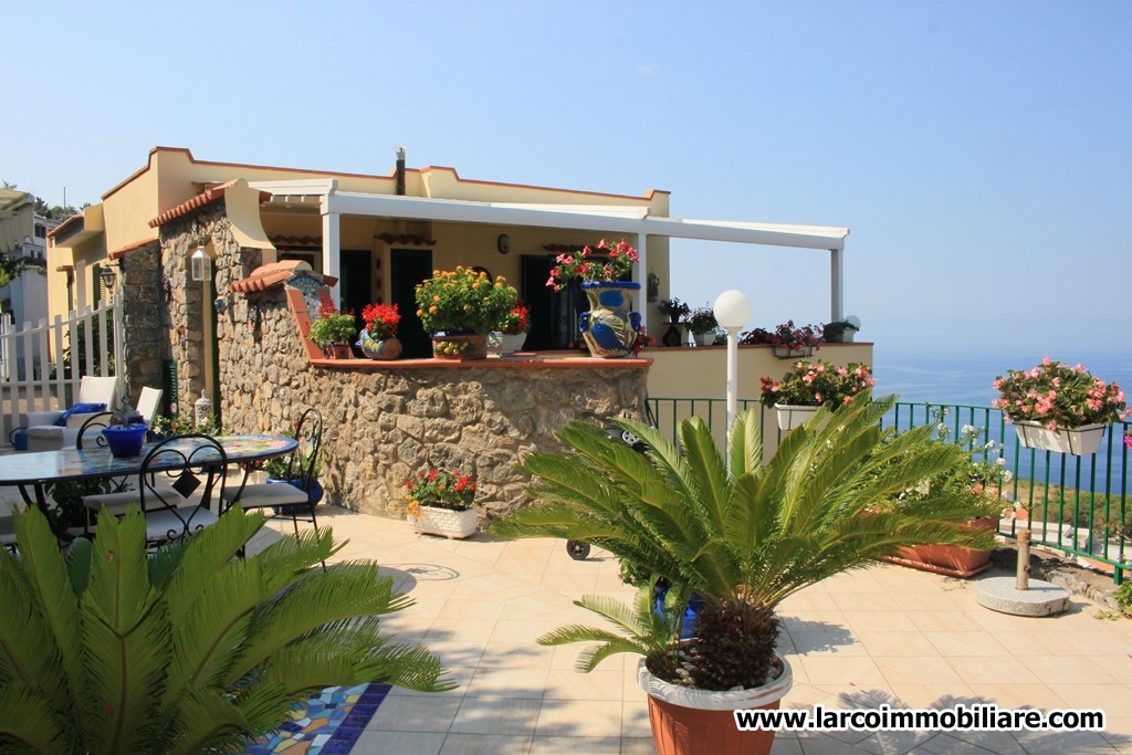 Detached-house with stunning view over the sea