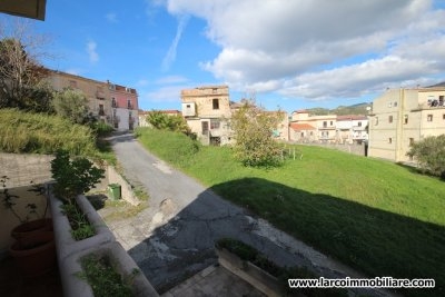 Ampio appartamento al primo piano con 3 camere da letto