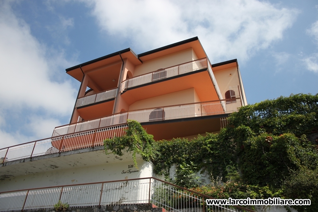 Detached-house on 3 levels with stunning view