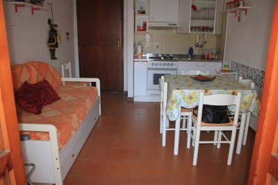 Second floor apartment in central area at 200 meters to the beach